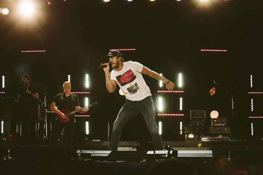 Luke Bryan Performs