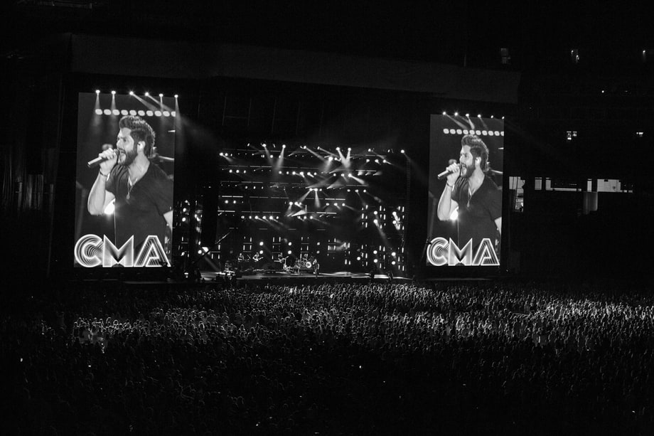 Thomas Rhett Performs