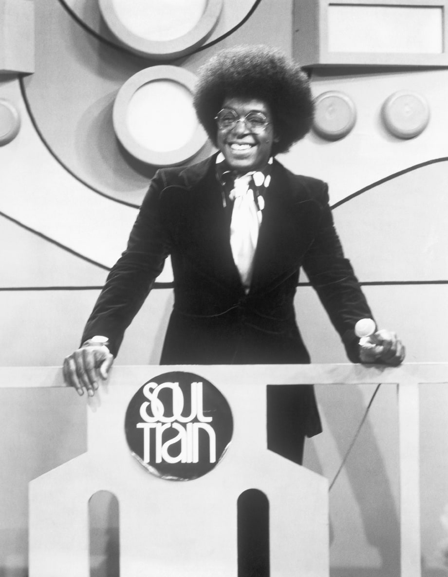 12 Mind-Blowing 'Soul Train' Performances