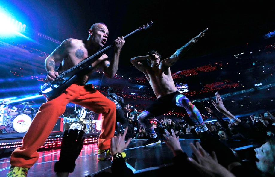 15 Most Outrageous Faked Musical Performances