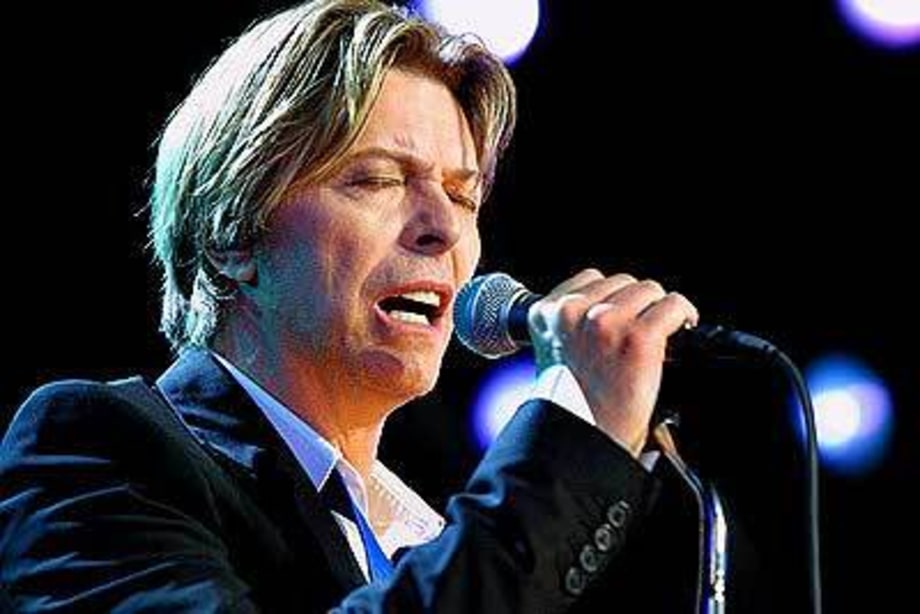 Bowie8549_Area2Tour_ChicagoIL_TweeterCenter_080802