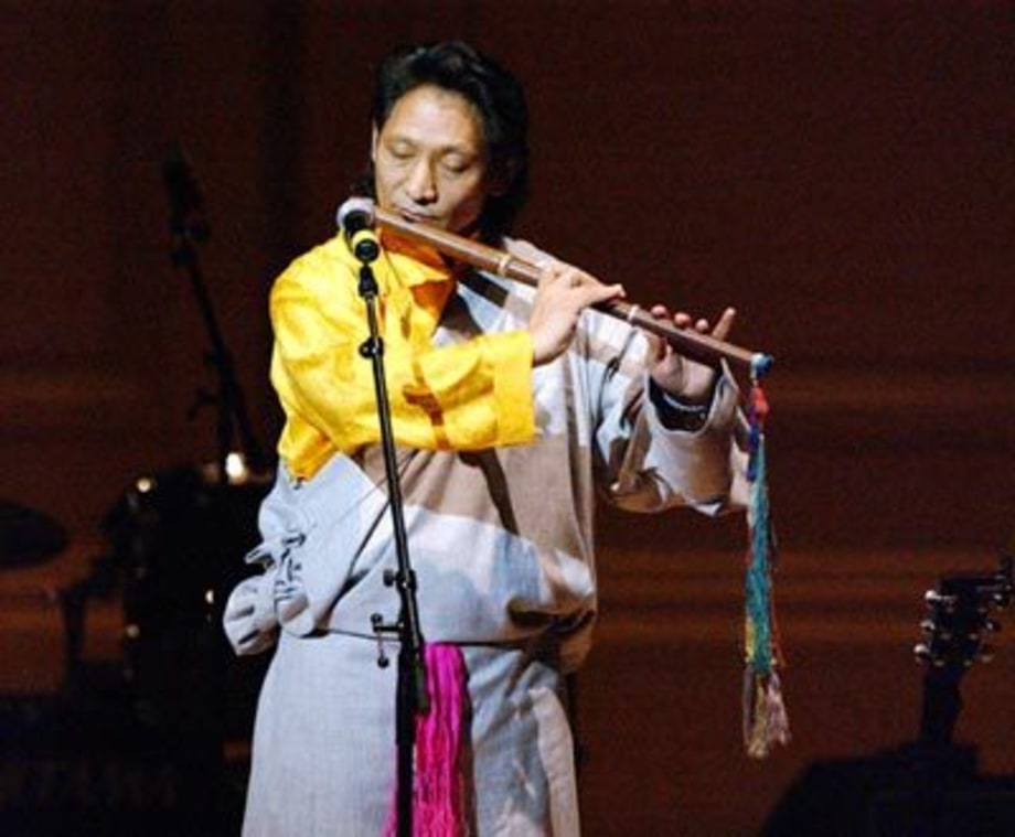 NawangKhechog3_TibetBenefit_NYC_022504