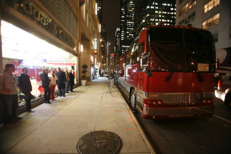 Paramore Bus Tour: Bus EXTERIOR
