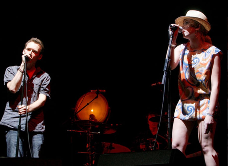 4/27/2007: Scarjo Coachella Joins The Jesus and MAry Chain a