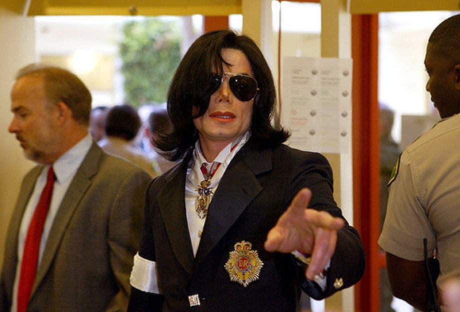 Michael Jackson 50th Birthday: 2004 - Court