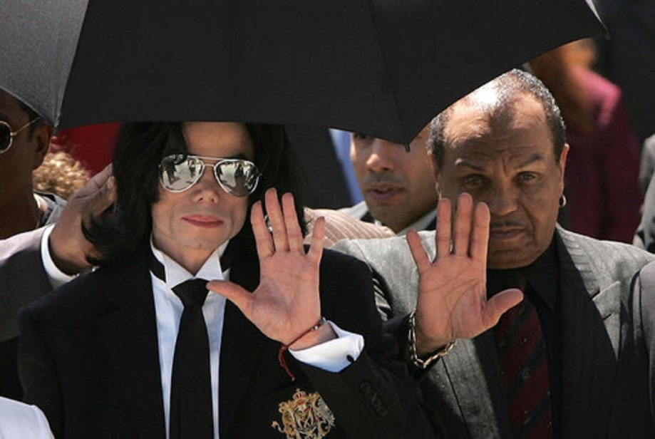 Michael Jackson 50th Birthday: 2005 - Court with Joe (dad)