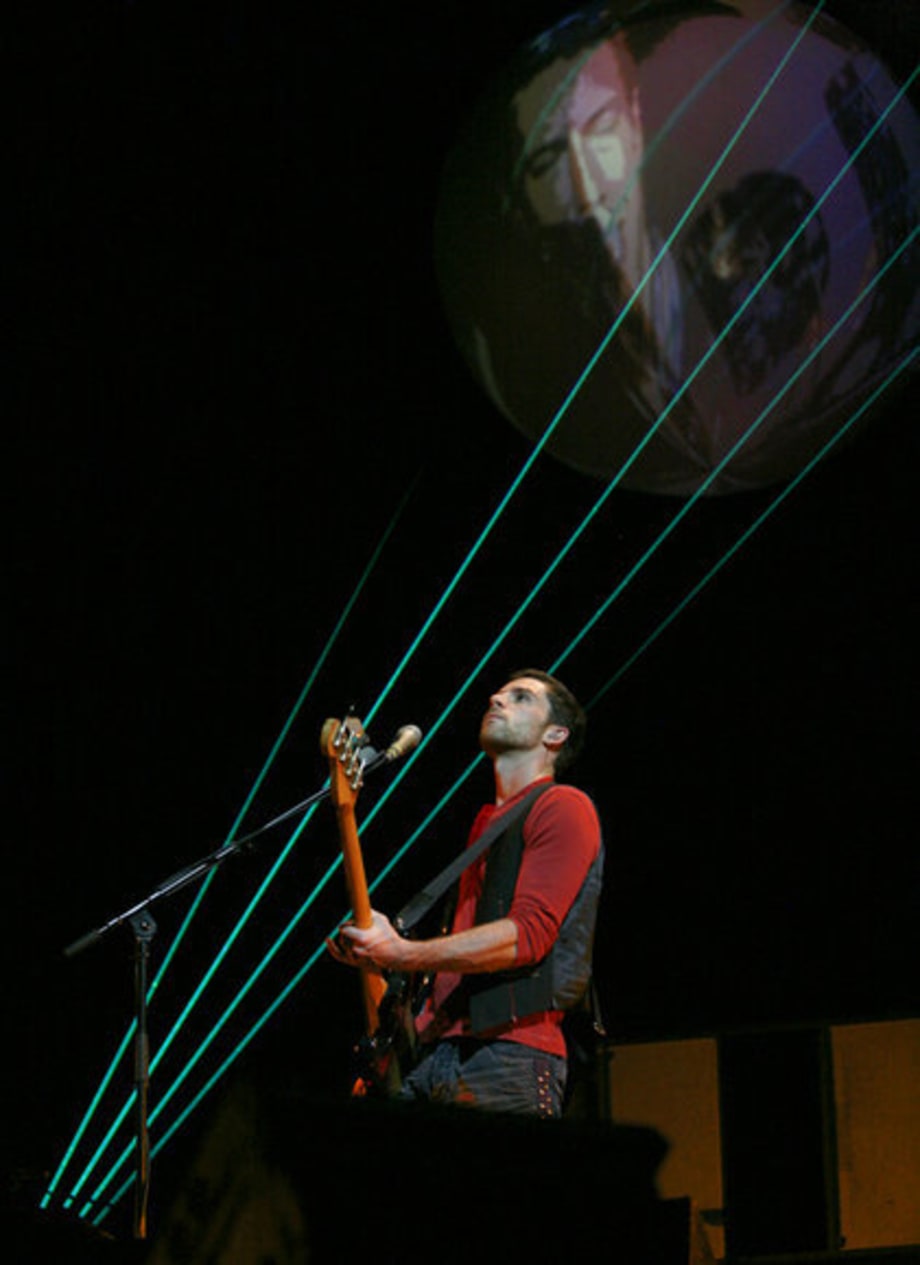 COLDPLAY ON THE ROAD: PERFORMANCE