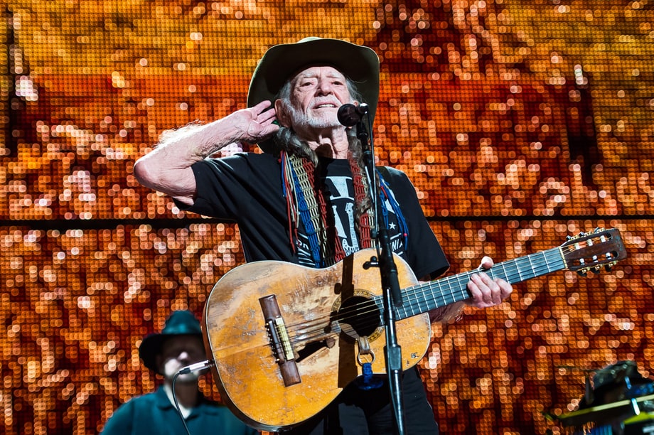 Willie Nelson and Star Swain Kick Things Off