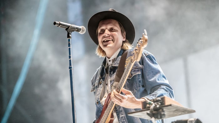 Arcade Fire's 'Everything Now' tops Billboard 200 chart Arcade Fire's 'Everything Now' tops Billboard 200 chart