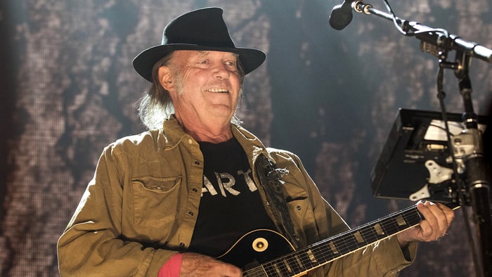 Neil Young Details Lost 1976 Album, 'Hitchhiker'