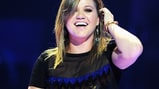 Kelly Clarkson Gets Sales Bump After Endorsing Ron Paul