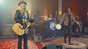 Watch Heart's Nancy Wilson Perform Funky 'Get Loud' With New Band