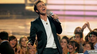 Kris Allen Sings