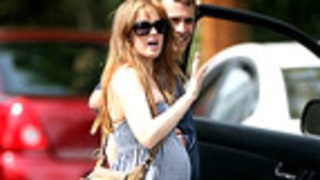 PIC: Isla Fisher Has a Baby Bump!
