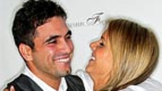 PIC: Bachelorette Ali and Roberto Pack on PDA