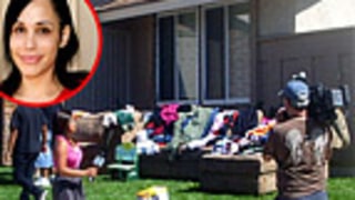 Octomom Sells Old Bras, Bikinis at Yard Sale