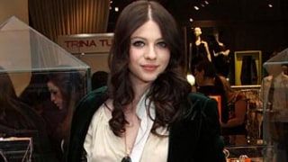 Ouch! Michelle Trachtenberg Wears Splint After Nasty Accident