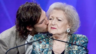 Alex Pettyfer Kisses Betty White at the GLAAD Media Awards: Picture