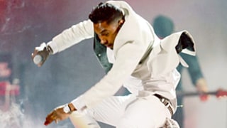 Miguel Kicks Fan in the Face at Billboard Music Awards