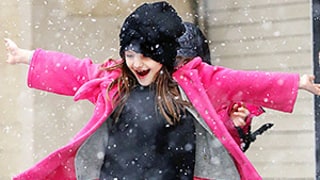 Suri Cruise Twirls and Dances In NYC Blizzard: Picture