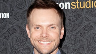 Joel McHale Tapped to Host 2014 White House Correspondents' Dinner