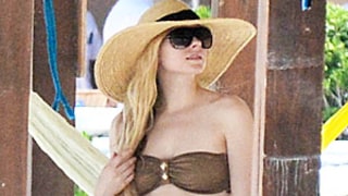 Avril Lavigne Suffers Near Bikini Malfunction in Cancun, Mexico