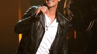 Robin Thicke Sings for Paula