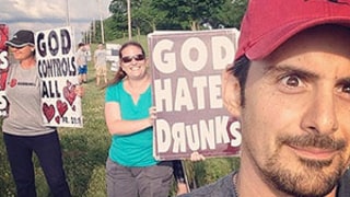 Brad Paisley Takes Selfie With Westboro Baptist Church Members: Picture