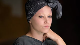 Elizabeth Banks' Hunger Games Make-Under: See Effie's Transformation in Mockingjay!