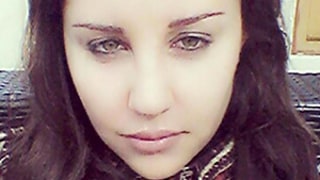 Amanda Bynes Shares Brunette Christmas Selfie on Twitter