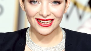 Lorde's Orange-Red Lip