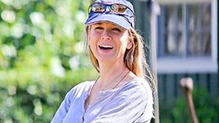 Renee Zellweger Goes Casual on Vacation in Minimal Makeup, Kayaks: Pictures!