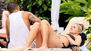 Pregnant Ashlee Simpson Dons Bikini, Gets Beach Massage From Evan Ross on Babymoon