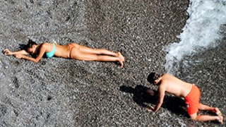 Bradley Cooper, Irina Shayk Make Out, Choke Each Other, Thoroughly Entertain Us at Beach: See the Awkward, Hot Pics