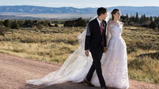 Allison Williams Wears Oscar de la Renta Dress in Stunning Wedding Day Photo With Ricky Van Veen