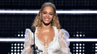 Beyonce Accepted an Award in a Wedding Dress at the 2016 MTV Video Music Awards