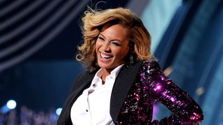 Beyonce Reveals Her Baby Bump Mid-Performance, 2011
