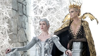 'The Huntsman: Winter's War' Review: Charlize Theron, Emily Blunt and Jessica Chastain Flail in a 'Fairy-Tale Fail'