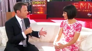 Emmys 2016: Chris Harrison Has Awkward Interaction With Constance Zimmer Over ‘UnREAL,’ ‘Bachelor’ Parallels