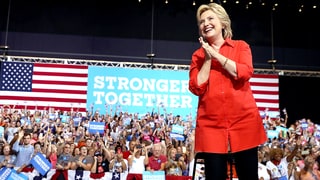 People Are Googling Why Hillary Clinton Only Wears Pants — Seriously! An Expert Weighs In