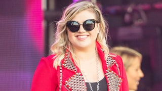 Kelly Clarkson Reflects on Writing ‘Piece by Piece’ About Her Absent Father: I Didn’t Know ‘How Much That Affected Me’