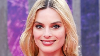 That Time Margot Robbie Accessorized With a Tiger on the Red Carpet