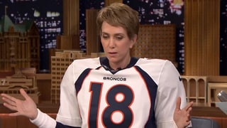 Kristen Wiig Does Perfect Peyton Manning Impression on Fallon's 'Tonight Show'