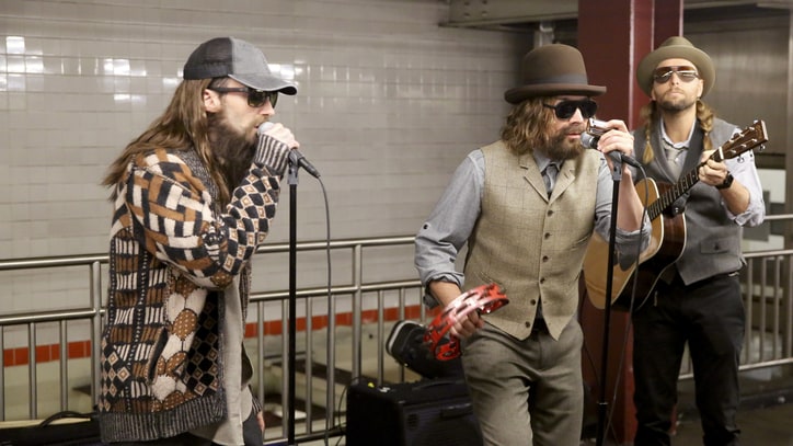 Watch Disguised Maroon 5, Jimmy Fallon Busk in New York City Subway