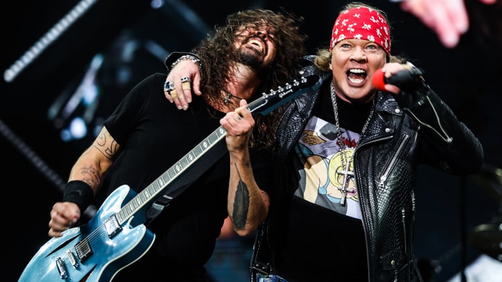 See Foo Fighters, Guns N' Roses Play Scorching 'It's So Easy'