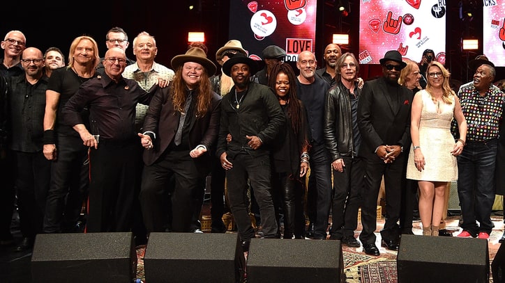 See Bill Murray, Joe Walsh Sing Beatles Classic at All-Star Benefit Show