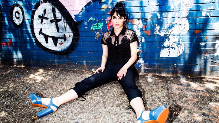 'Dirk Gently' Star Hannah Marks on the 'Female Gaze,' Aging in Hollywood