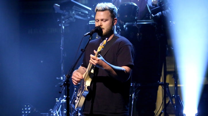 Watch Alt-J Recruit Questlove for Winding 'In Cold Blood' on 'Fallon'
