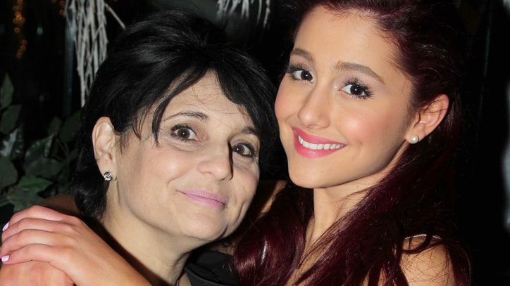 Ariana Grande's Mom on Manchester Attack: 'I Stand With You All'