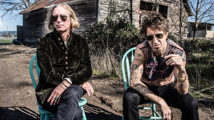 Joseph Arthur, Peter Buck Wander Through Oregon in 'Are You Electrified?'